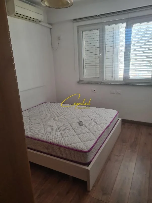 Tirane, jepet me qera apartament 2+1 Kati 7, 90 m² 600 € (ISH PARKU)