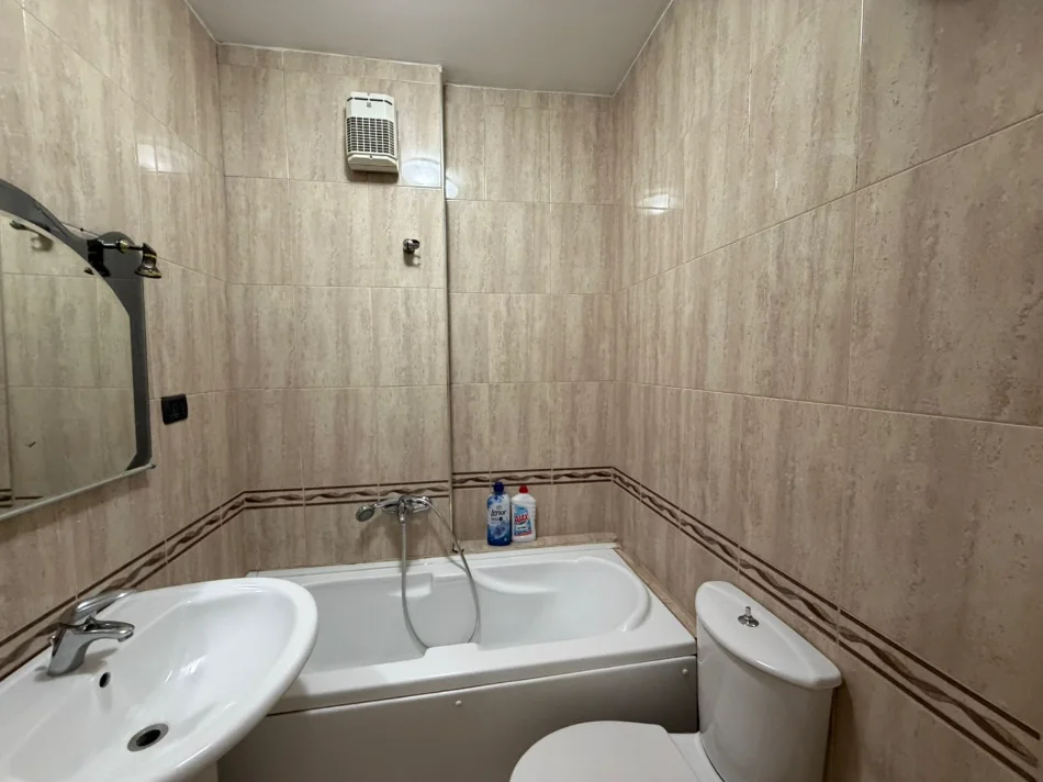 Tirane, jepet me qera apartament 2+1+Ballkon Kati 10, 103 m² 1.000 € (Rruga e Durresit)