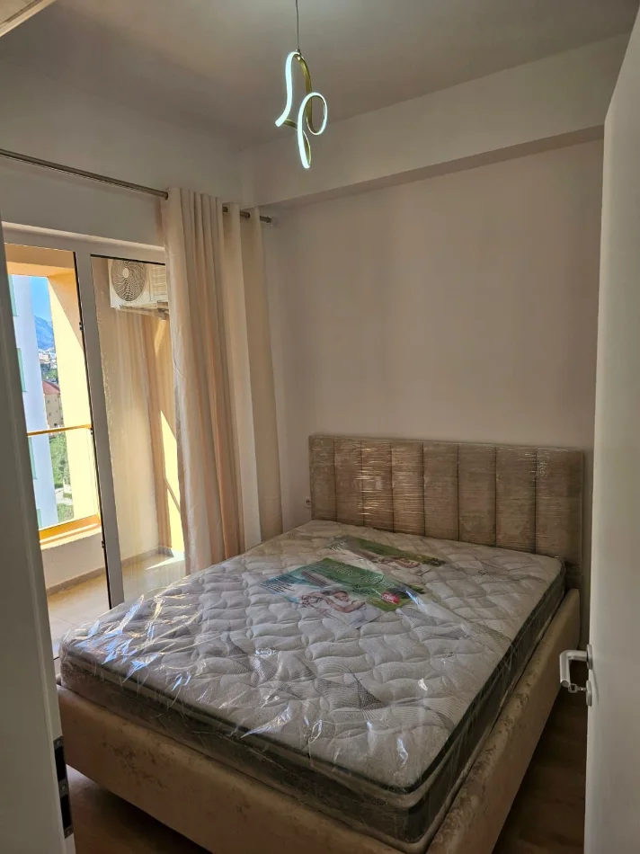 Tirane, jepet me qera apartament 1+1+Ballkon Kati 5, 65 m² 400 € (Ali Demi)