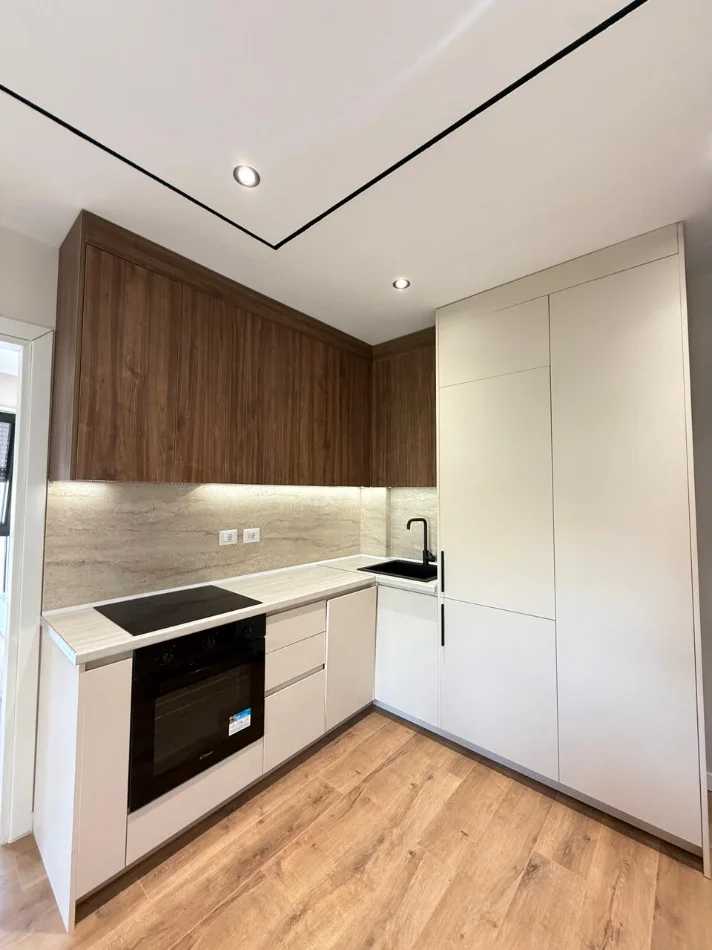 Shqiperi, jepet me qera apartament 1+1+Ballkon Kati 2, 58 m² 800 € (Komuna e Parisit)