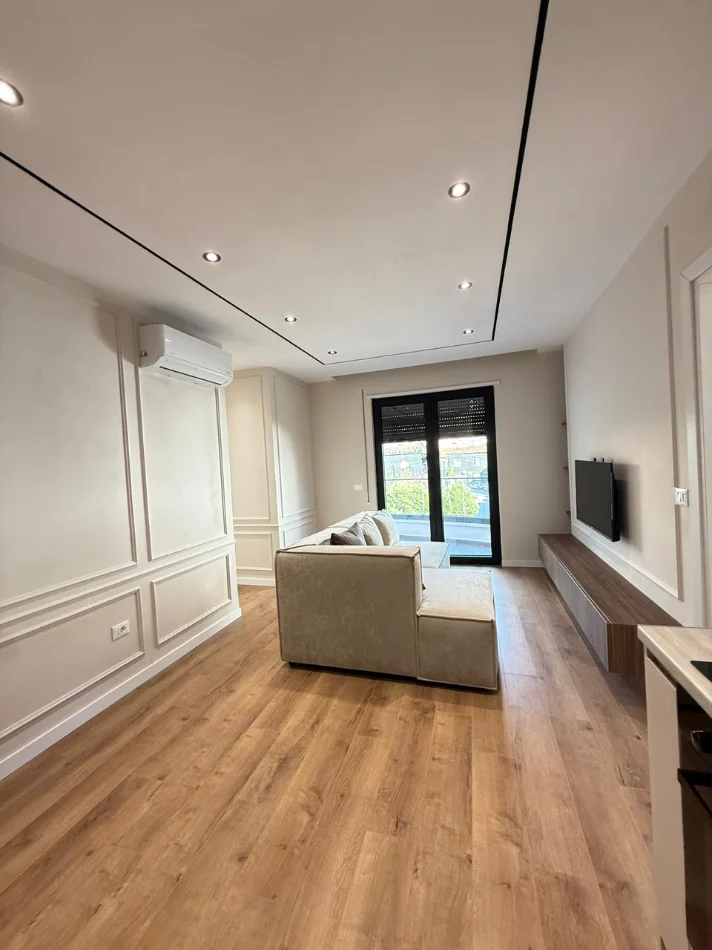 Shqiperi, jepet me qera apartament 1+1+Ballkon Kati 2, 58 m² 800 € (Komuna e Parisit)