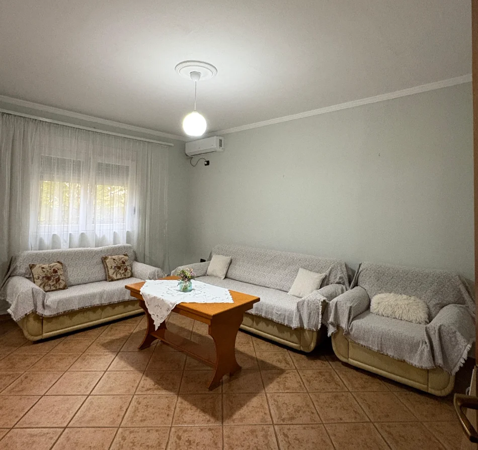 Tirane, jepet me qera apartament 1+1 Kati 2, 71 m² (Laprake)💶 Çmimi: 45.000 Leke