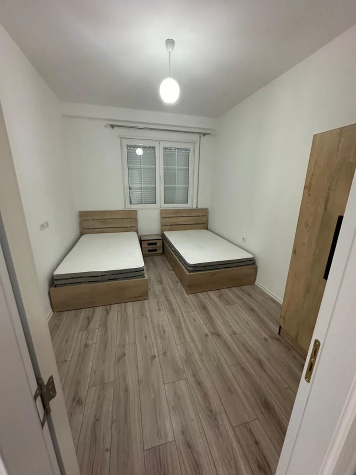 Tirane, shitet apartament 2+1+Ballkon Kati 2, 96 m² 106 mln Leke (Rruga Donald Trump,Kamez,White Crown Residence)