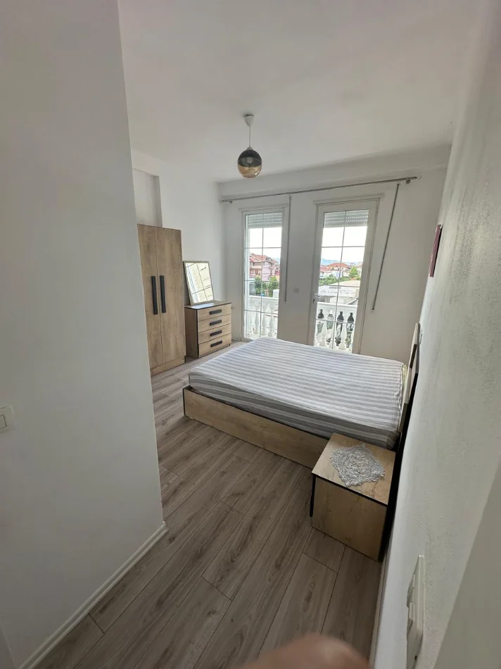 Tirane, shitet apartament 2+1+Ballkon Kati 2, 96 m² 106 mln Leke (Rruga Donald Trump,Kamez,White Crown Residence)