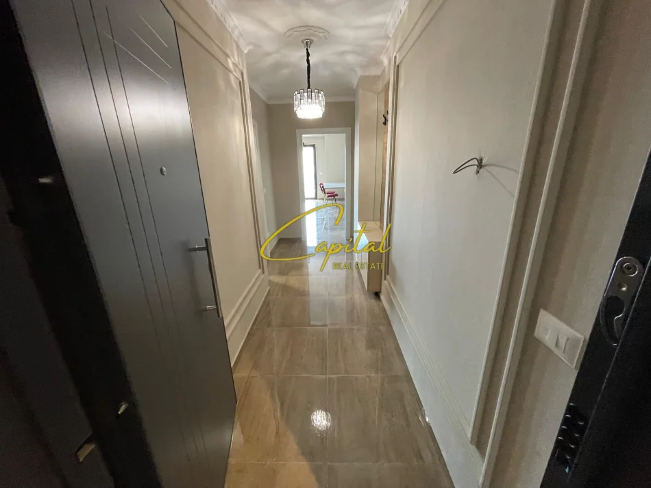 Tirane, jepet me qera zyre Kati 5, 35 m² 400 € (RRUGA E KAVAJES)
