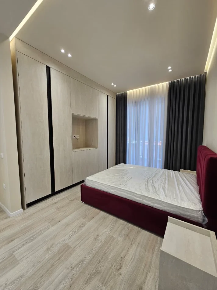 Tirane, jepet me qera apartament 2+1+Ballkon Kati 7, 116 m² 1.500 € (Kompleksi Delijorgji)