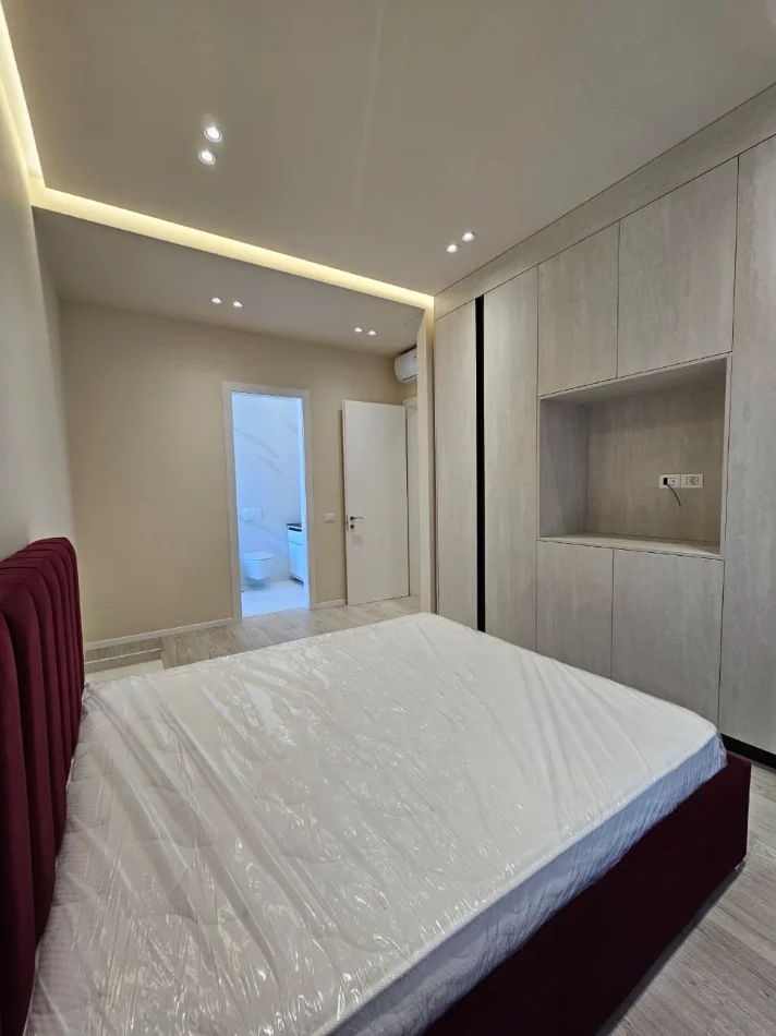Tirane, jepet me qera apartament 2+1+Ballkon Kati 7, 116 m² 1.500 € (Kompleksi Delijorgji)