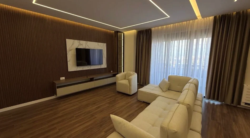 Tirane, jepet me qera apartament 2+1+Ballkon Kati 1, 124 m² 900 € (Kodra e Diellit)