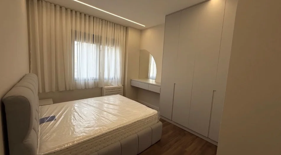 Tirane, jepet me qera apartament 2+1+Ballkon Kati 1, 124 m² 900 € (Kodra e Diellit)