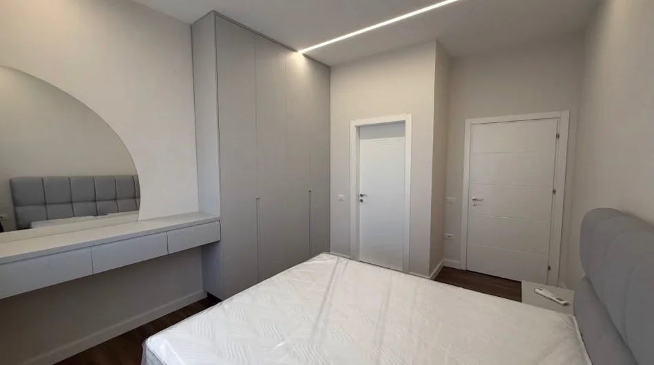 Tirane, jepet me qera apartament 2+1+Ballkon Kati 1, 124 m² 900 € (Kodra e Diellit)