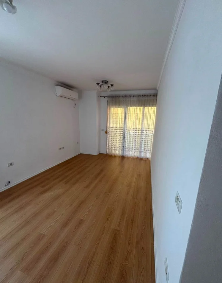 Tirane, shitet apartament 2+1+Ballkon Kati 2, 81 m² 135.000 € 