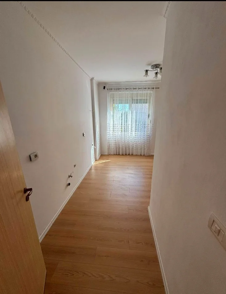 Tirane, shitet apartament 2+1+Ballkon Kati 2, 81 m² 135.000 € 