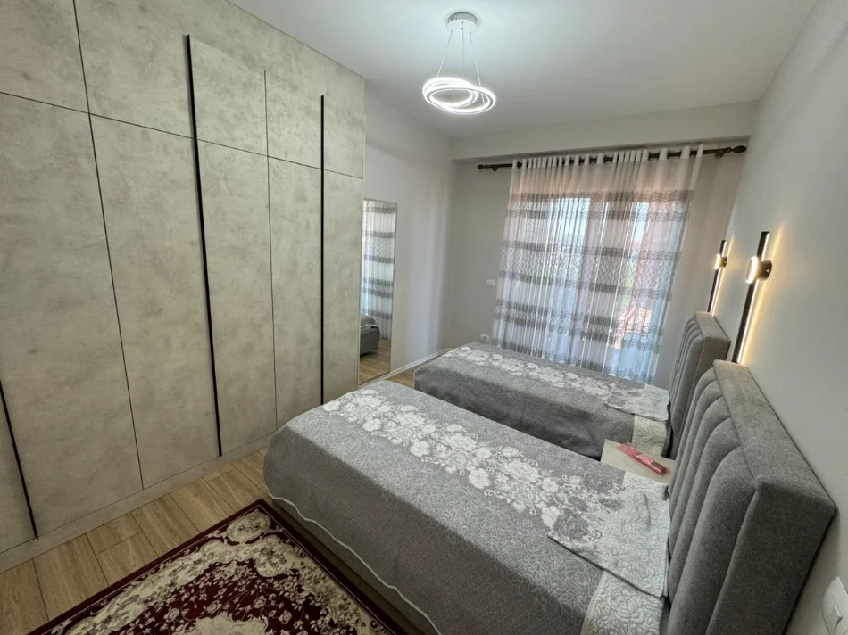 Tirane, jepet me qera apartament 3+1 Kati 6, 2.000 € (RRUGA E KAVAJES)