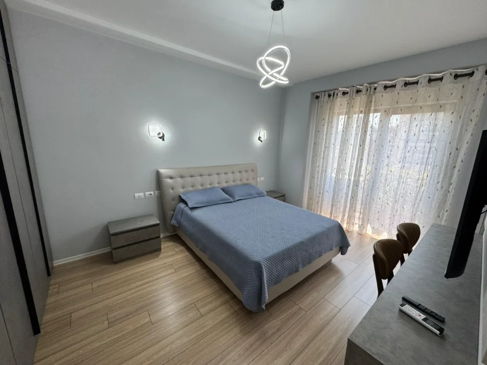 Tirane, jepet me qera apartament 3+1 Kati 6, 2.000 € (RRUGA E KAVAJES)