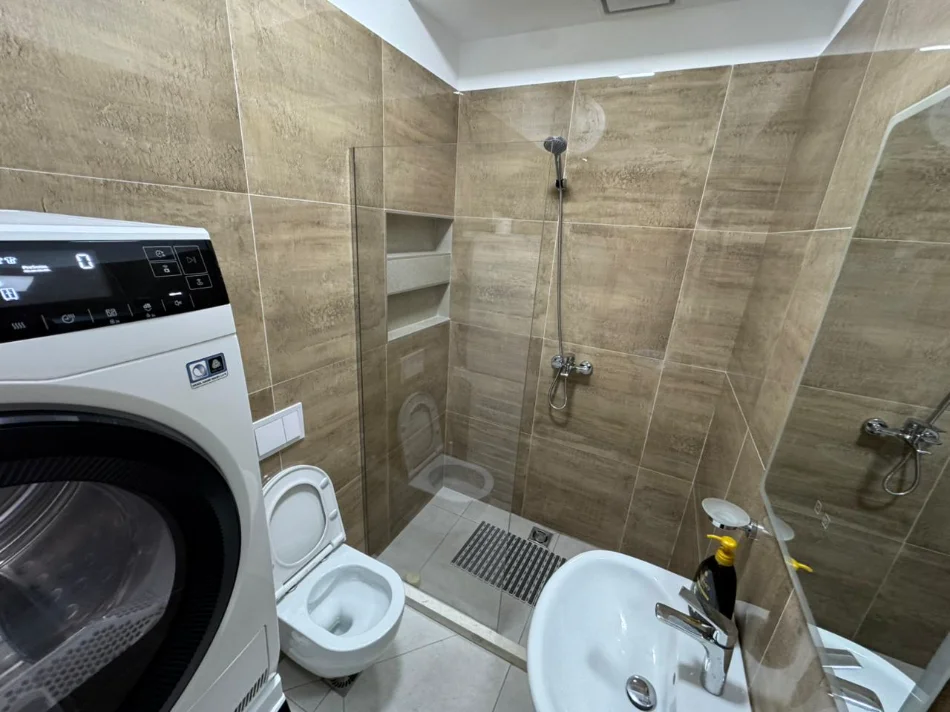 Tirane, jepet me qera apartament 3+1 Kati 6, 2.000 € (RRUGA E KAVAJES)
