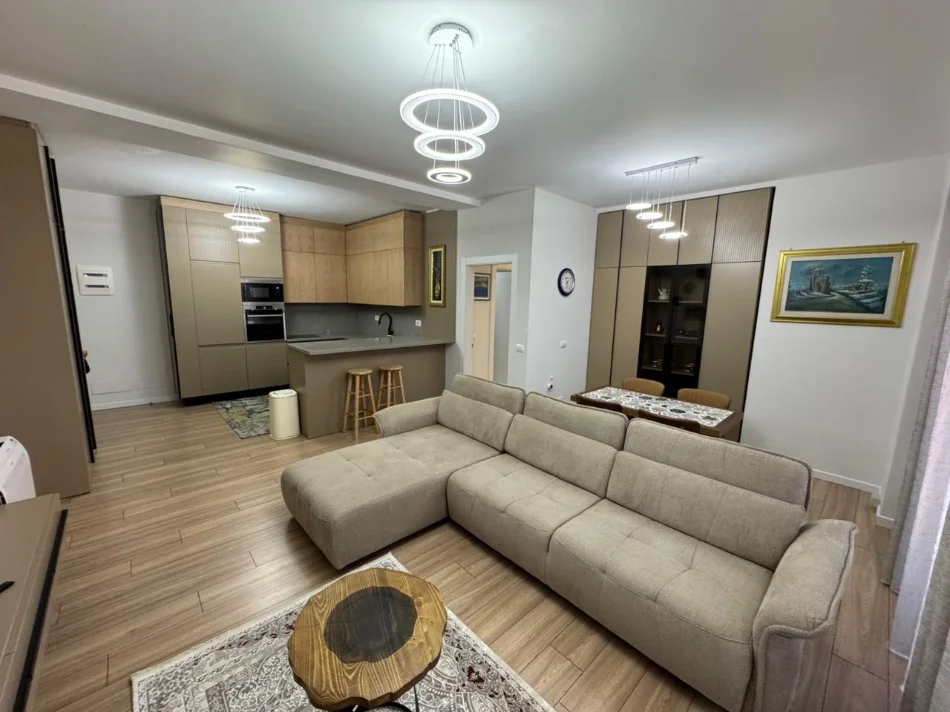 Tirane, jepet me qera apartament 3+1 Kati 6, 2.000 € (RRUGA E KAVAJES)