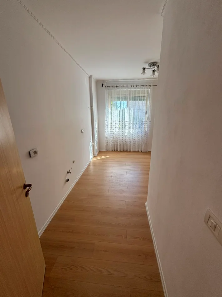 Tirane, shitet apartament 2+1 Kati 2, 89 m² 135.000 € (FRESKU)