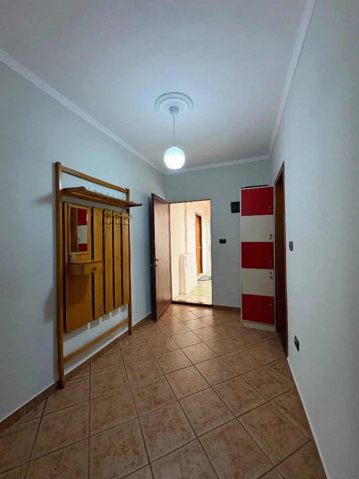 Tirane, jepet me qera apartament 1+1 Kati 2, 45.000 LEKE (LAPRAKE)