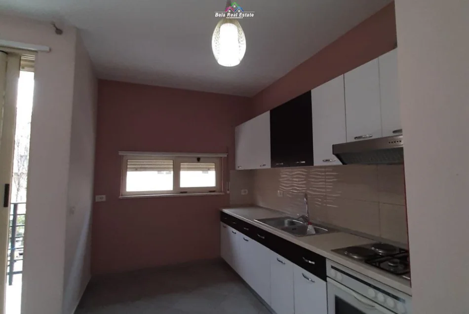 Tirane, jepet me qera apartament 1+1 Kati 5, 70 m² 600 € (komuna e parisit)