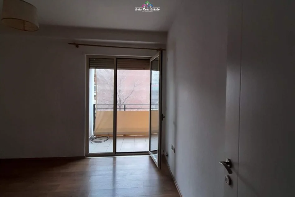 Tirane, jepet me qera apartament 1+1 Kati 5, 70 m² 600 € (komuna e parisit)