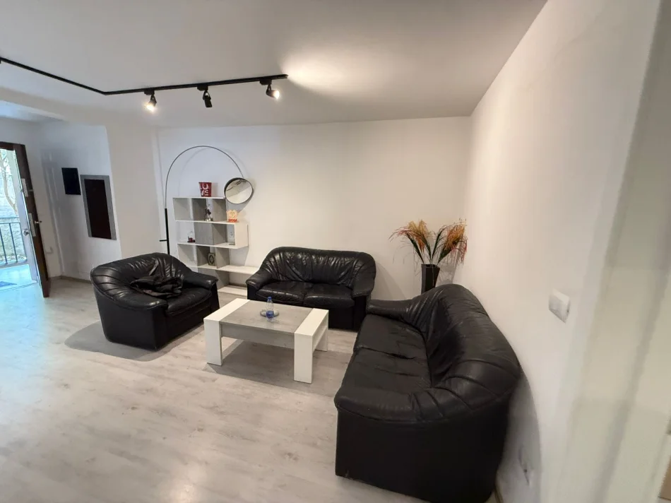 Tirane, jepet me qera apartament 1+1+Ballkon Kati 1, 134 m² 740 € (KARL GEGA)