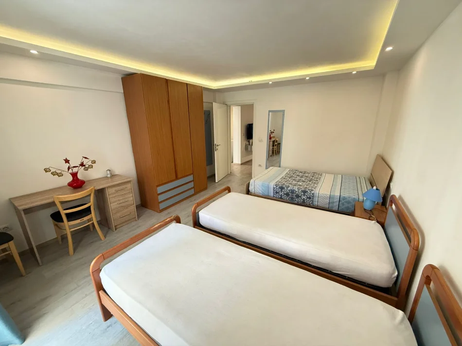 Tirane, jepet me qera apartament 1+1+Ballkon Kati 1, 134 m² 740 € (KARL GEGA)