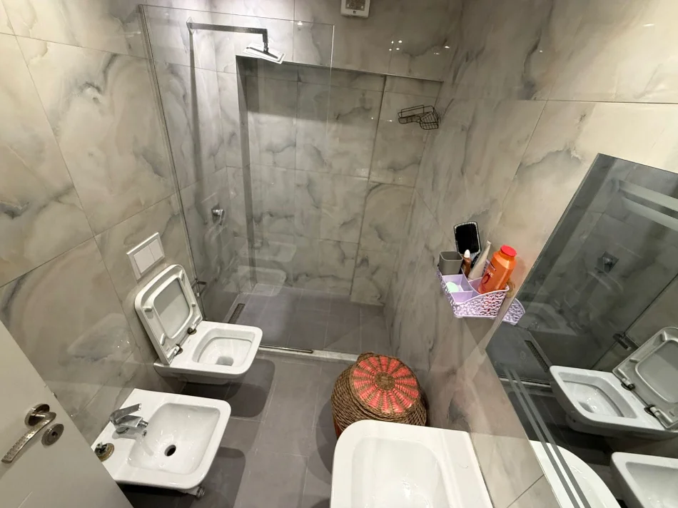 Tirane, jepet me qera apartament 1+1+Ballkon Kati 1, 134 m² 740 € (KARL GEGA)