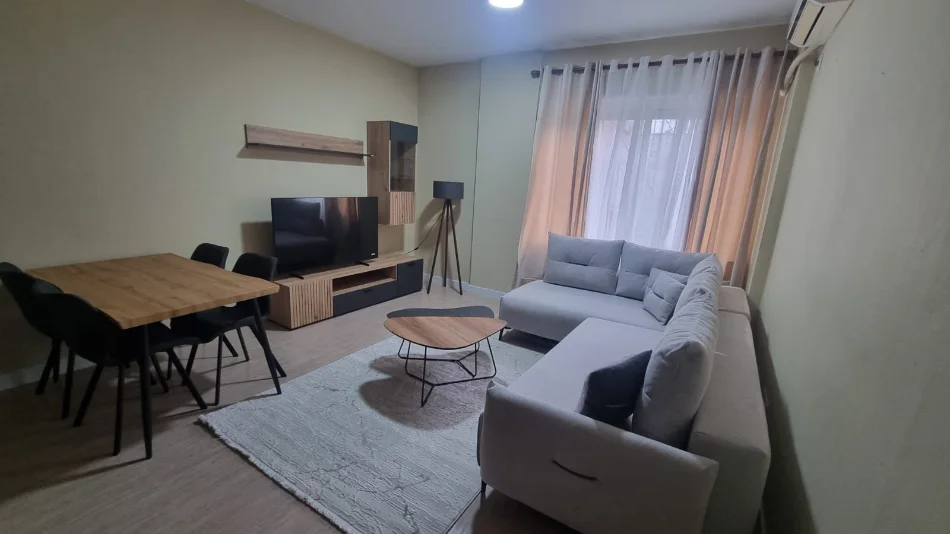 Tirane, jepet me qera apartament 1+1 , 67 m² 650 € 