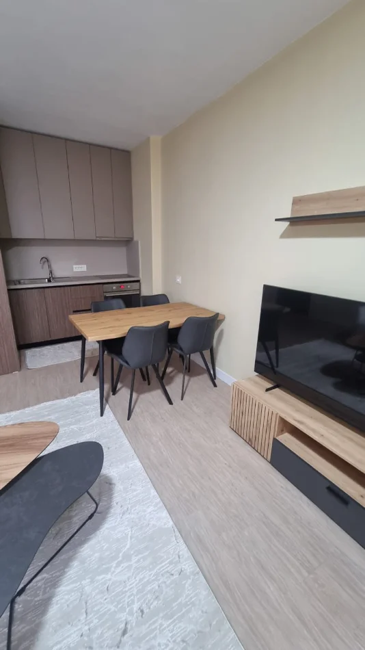Tirane, jepet me qera apartament 1+1 , 67 m² 650 € 