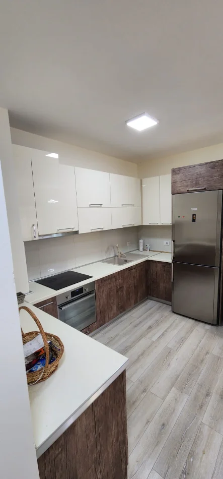 Tirane, shitet apartament 2+1+Ballkon Kati 4, 100 m² 250.000 € (Kopshti Zoologjik)