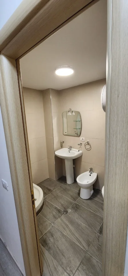Tirane, shitet apartament 2+1+Ballkon Kati 4, 100 m² 250.000 € (Kopshti Zoologjik)