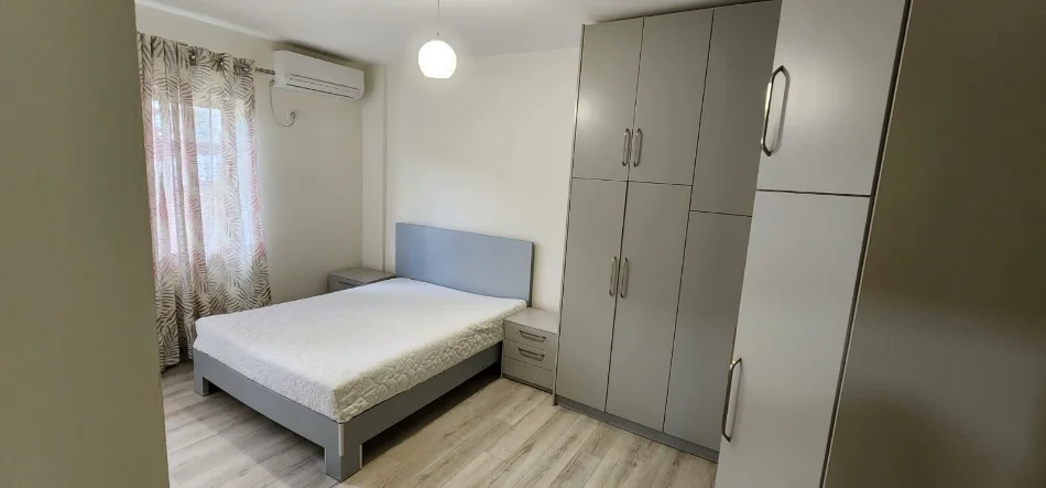 Tirane, shitet apartament 2+1+Ballkon Kati 4, 100 m² 250.000 € (Kopshti Zoologjik)