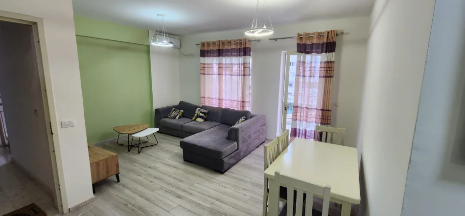 Tirane, shitet apartament 2+1+Ballkon Kati 4, 100 m² 250.000 € (Kopshti Zoologjik)