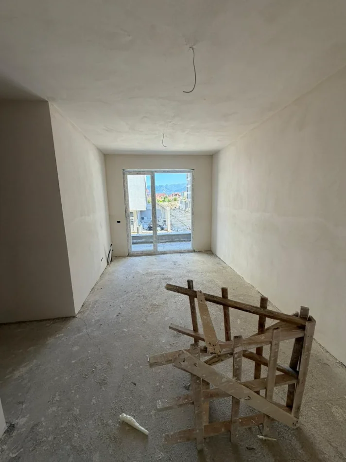Tirane, shitet apartament 2+1+Ballkon Kati 2, 81 m² 95.000 € (Univers City)