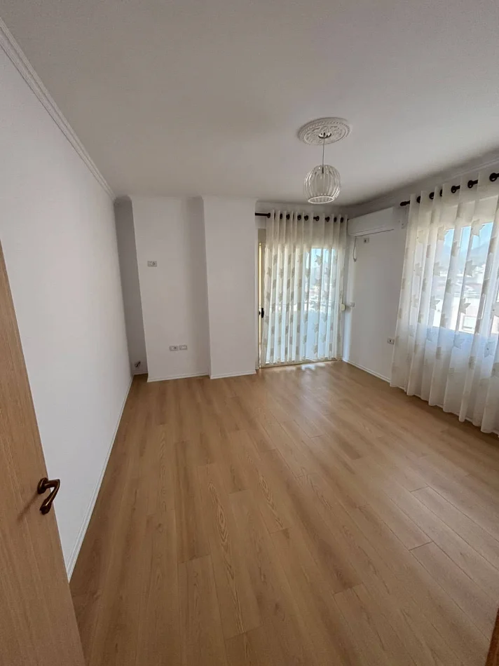 Tirane, shes apartament 2+1 Kati 2, 89 m² 142.000 € (fresku)