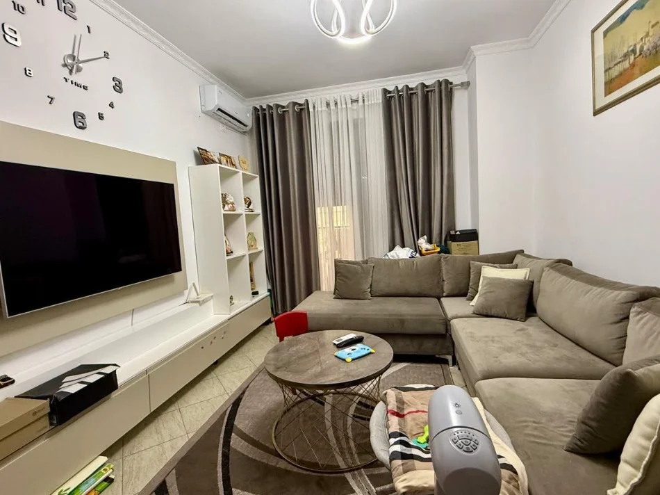 Tirane, shitet apartament 1+1 Kati 2, 60 m² 90.000 € (KOMBINAT)
