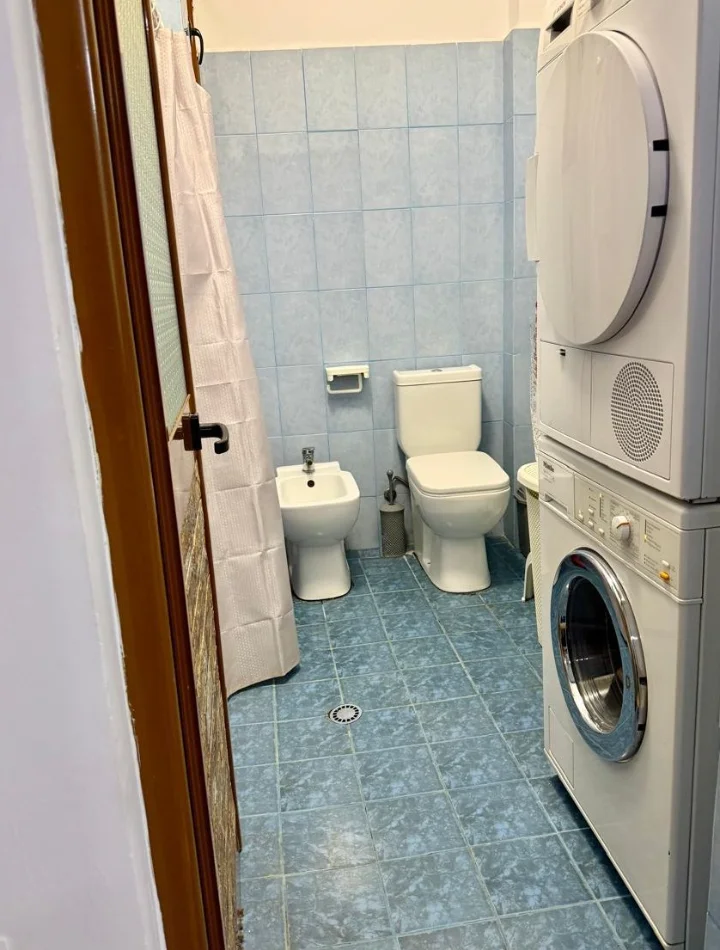 Tirane, shitet apartament 1+1 Kati 2, 60 m² 90.000 € (KOMBINAT)