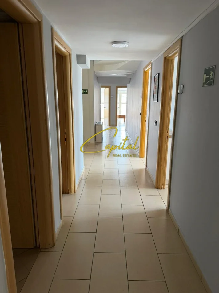 Tirane, jepet me qera zyre Kati 9, 450 m² 6.000 € (RRUGA E KAVAJES)