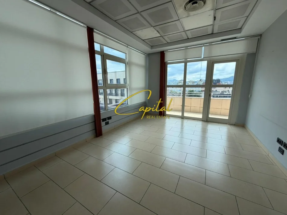 Tirane, jepet me qera zyre Kati 9, 450 m² 6.000 € (RRUGA E KAVAJES)