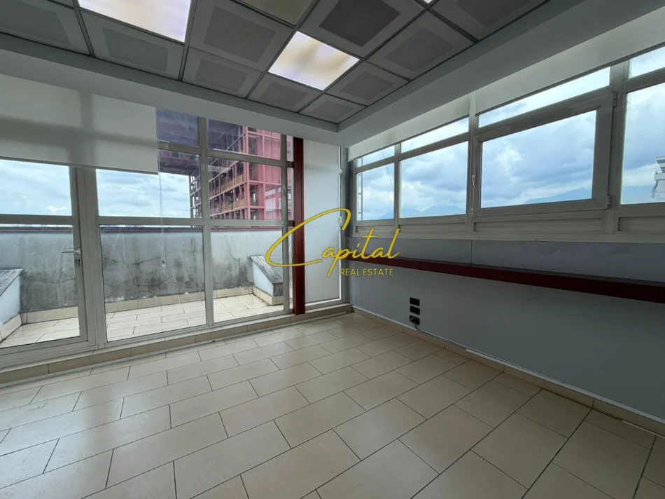 Tirane, jepet me qera zyre Kati 9, 450 m² 6.000 € (RRUGA E KAVAJES)
