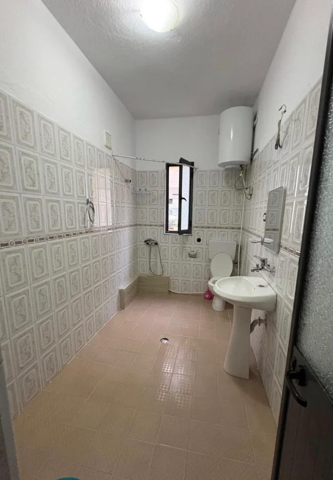 Tirane, jepet me qera apartament 1+1+Ballkon Kati 2, 70 m² 350 € (Jordan Misja)
