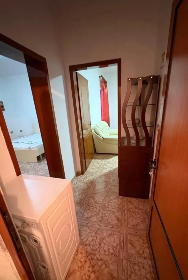 Tirane, jepet me qera apartament 1+1+Ballkon Kati 2, 70 m² 350 € (Jordan Misja)