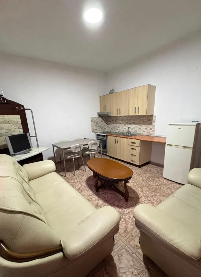 Tirane, jepet me qera apartament 1+1+Ballkon Kati 2, 70 m² 350 € (Jordan Misja)
