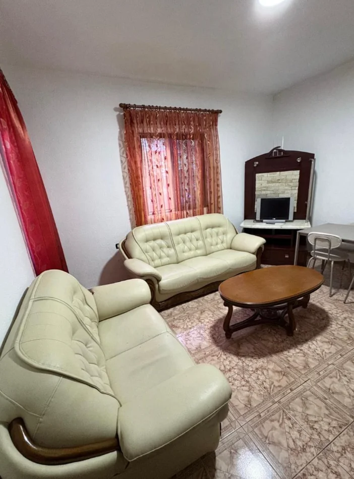 Tirane, jepet me qera apartament 1+1+Ballkon Kati 2, 70 m² 350 € (Jordan Misja)
