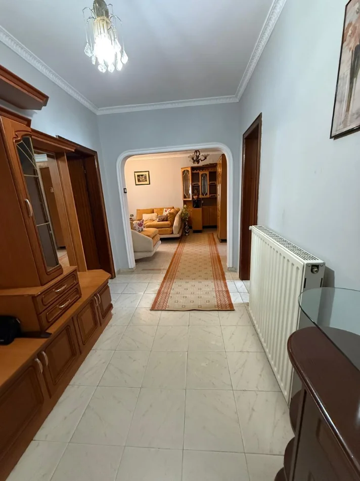 Tirane, jepet me qera apartament 2+1 Kati 4, 83 m² 700 € (Bulevardin Zhan D'Ark, në kryqëzimin e ATSH-së me Urën Ali Demi në Tiranë)
