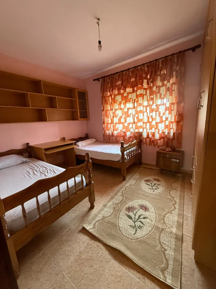 Tirane, jepet me qera apartament 2+1 Kati 4, 83 m² 700 € (Bulevardin Zhan D'Ark, në kryqëzimin e ATSH-së me Urën Ali Demi në Tiranë)