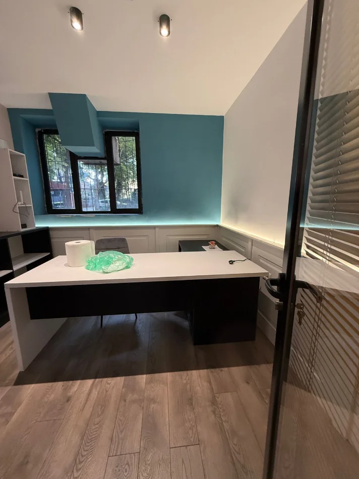 Tirane, jepet me qera ambjent biznesi Kati 0, 58 m² 800 € (Rrugën Arkitekt Sinani në Kryqëzimin e Brrylit, Tiranë.)