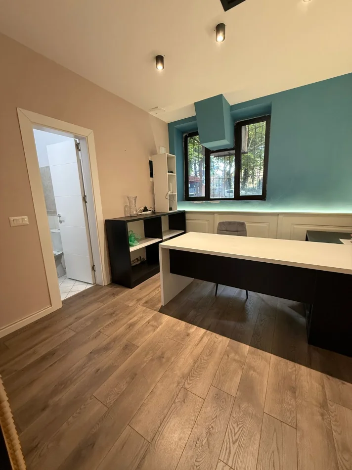Tirane, jepet me qera ambjent biznesi Kati 0, 58 m² 800 € (Rrugën Arkitekt Sinani në Kryqëzimin e Brrylit, Tiranë.)