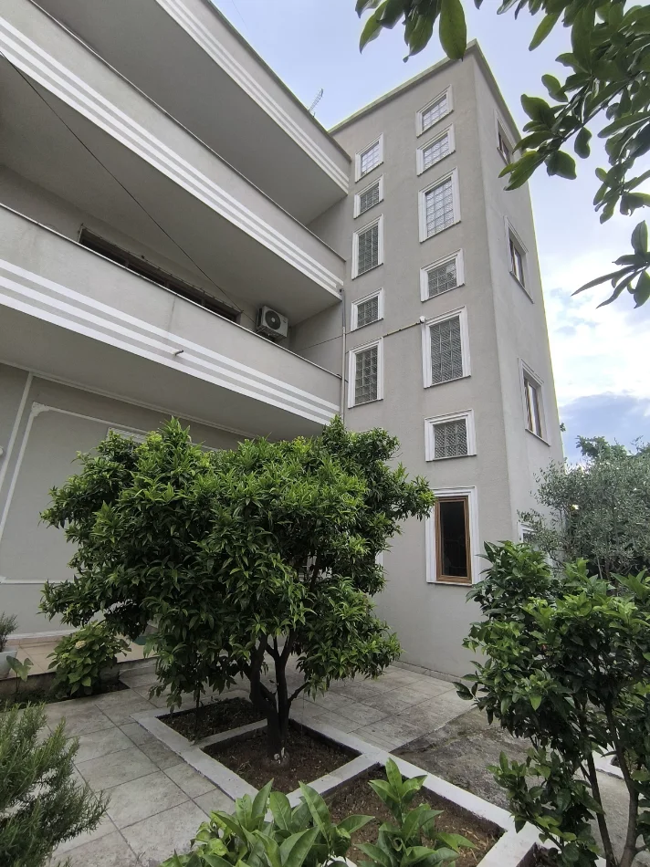 Tirane, shitet hotel Kati 3, 600 m² 