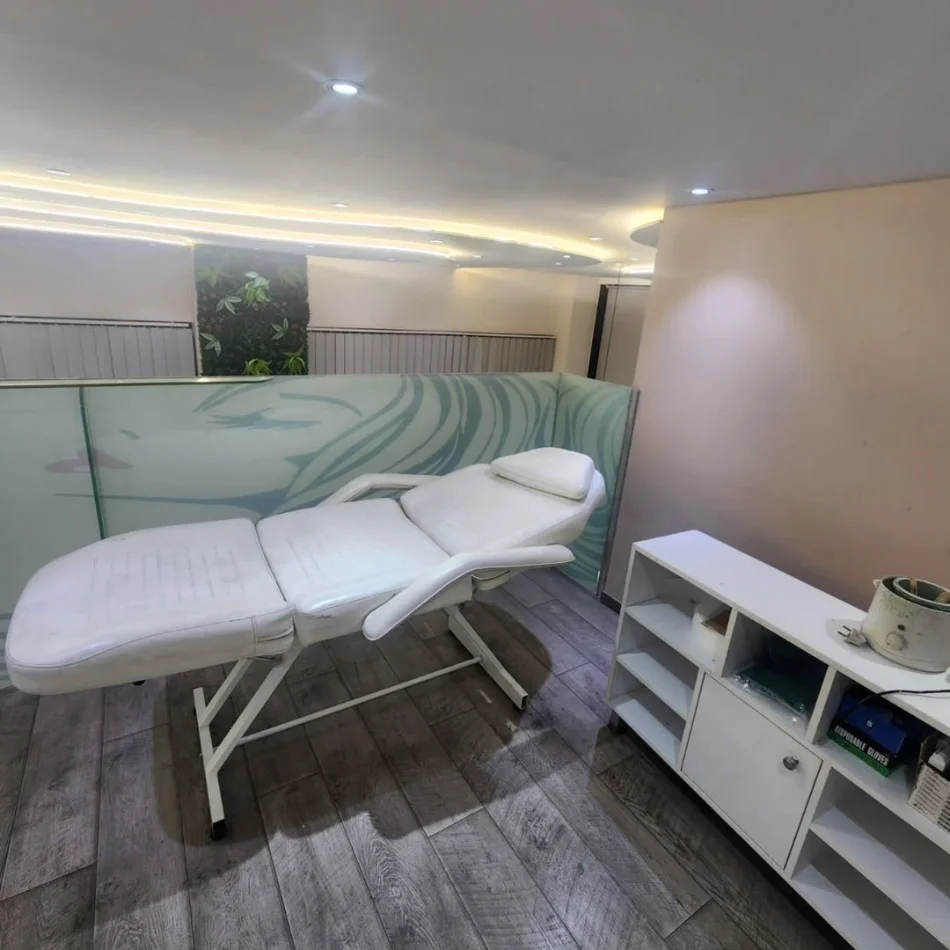 Tirane, jepet me qera ambjent biznesi Kati 0, 85 m² 1.450 € 